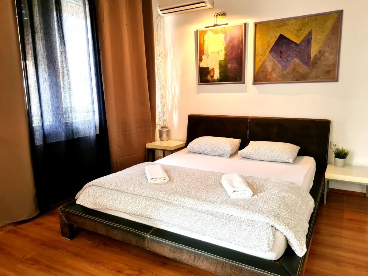 Ferienwohnung Mika Square Skopje Exterior foto