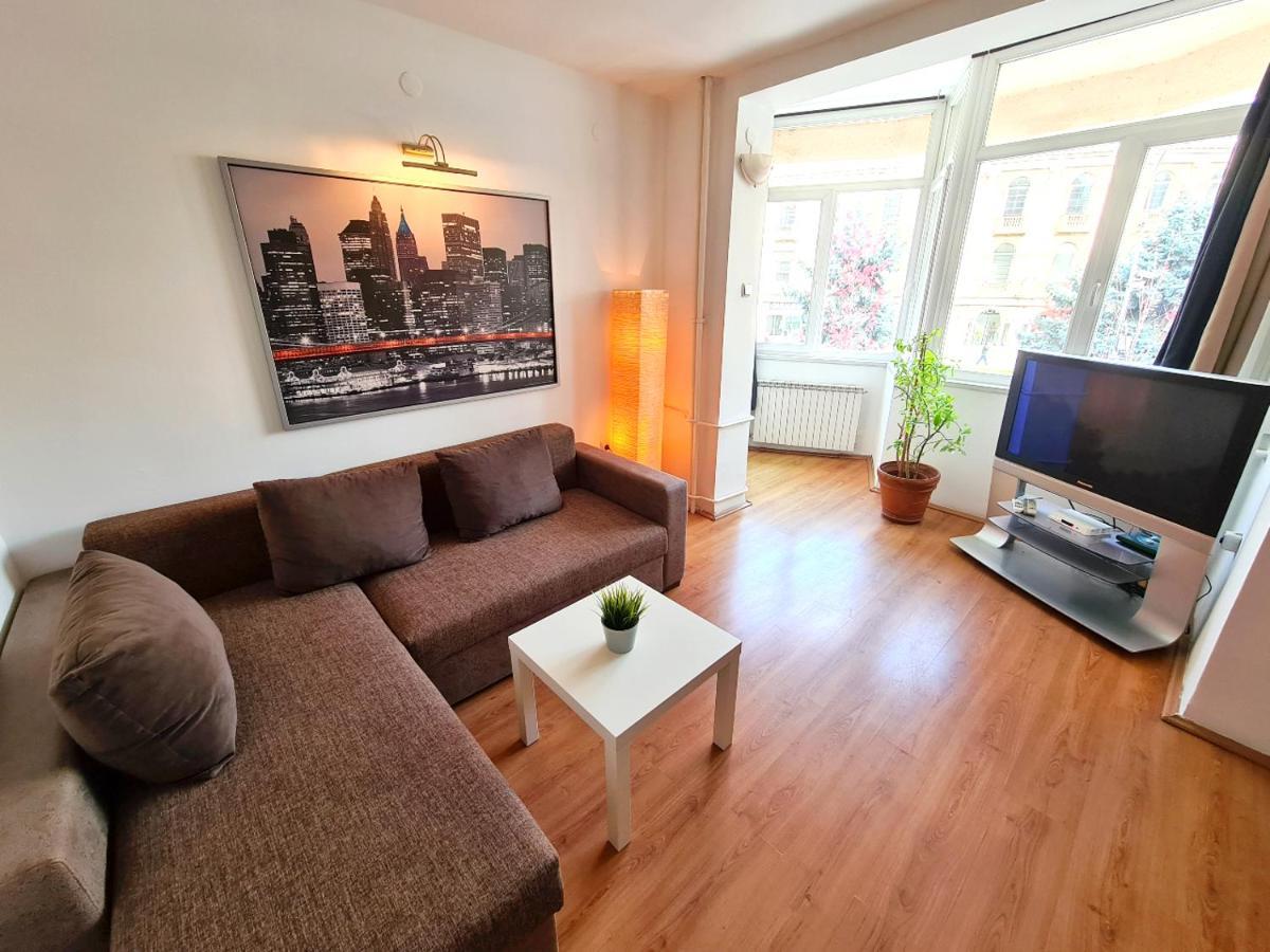 Ferienwohnung Mika Square Skopje Exterior foto
